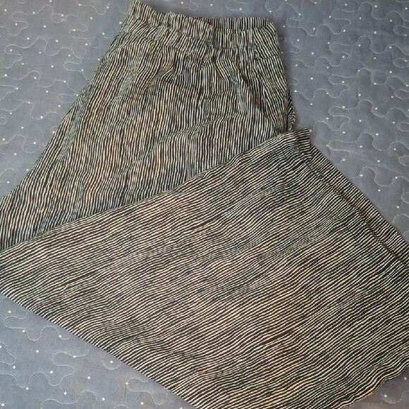 Skies Are Blue Striped Black Cropped Wide Leg Pants size medium - Picture 1 of 6